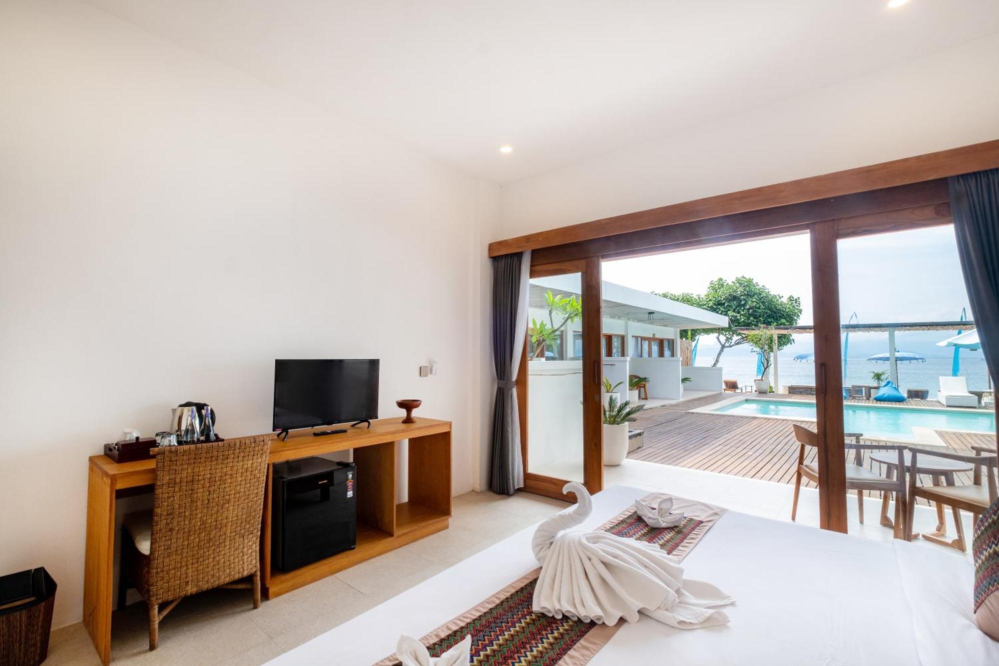 Amp House Hotel