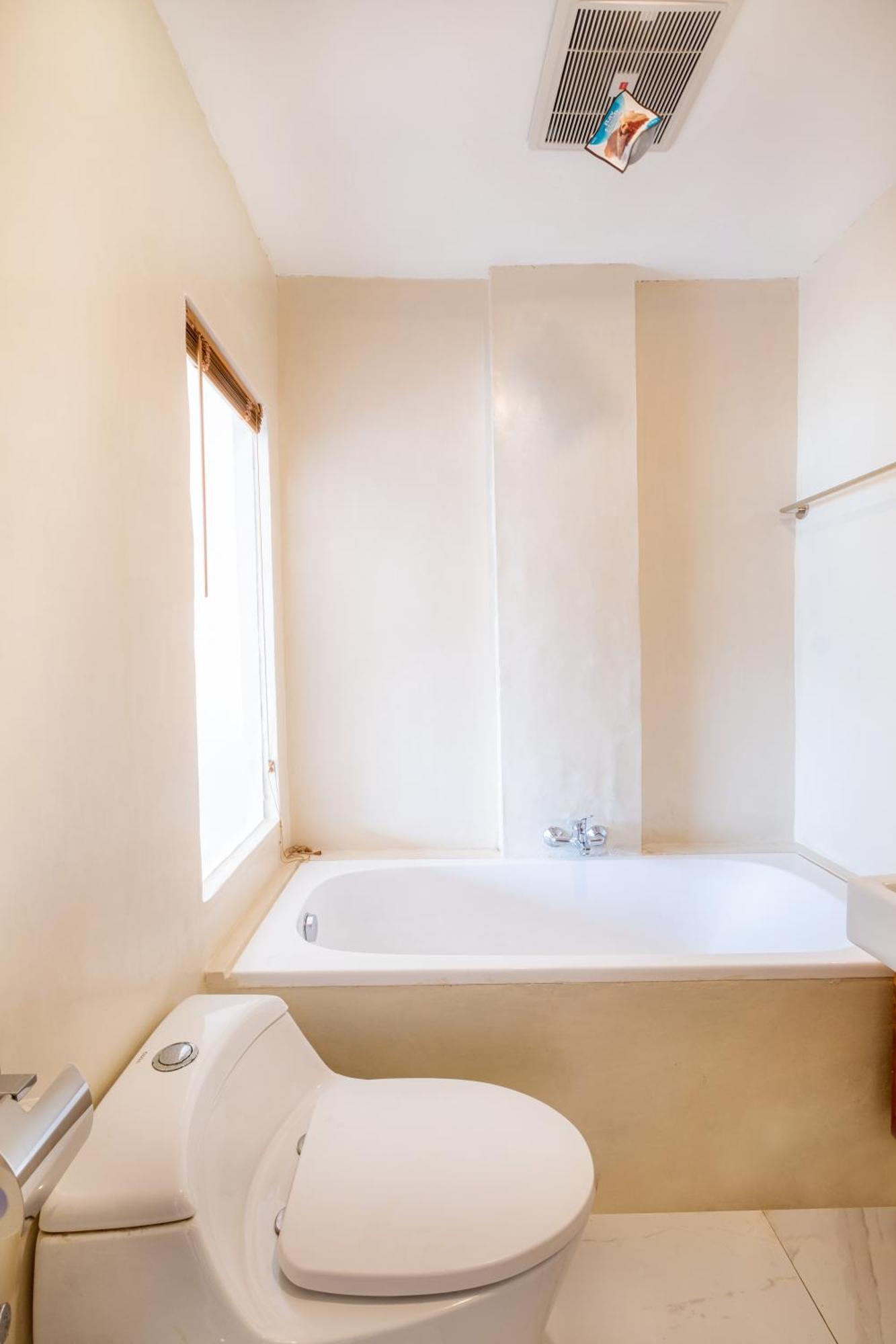 Hotel Amp House Toyapakeh