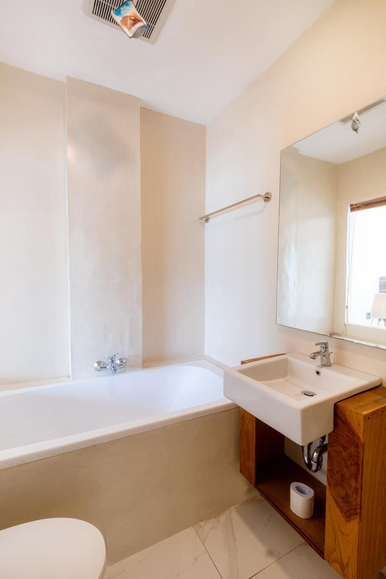 Amp House Hotel 4*