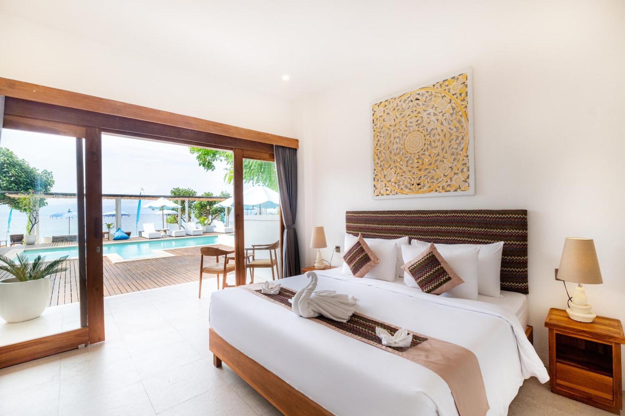 Amp House Hotel 4*
